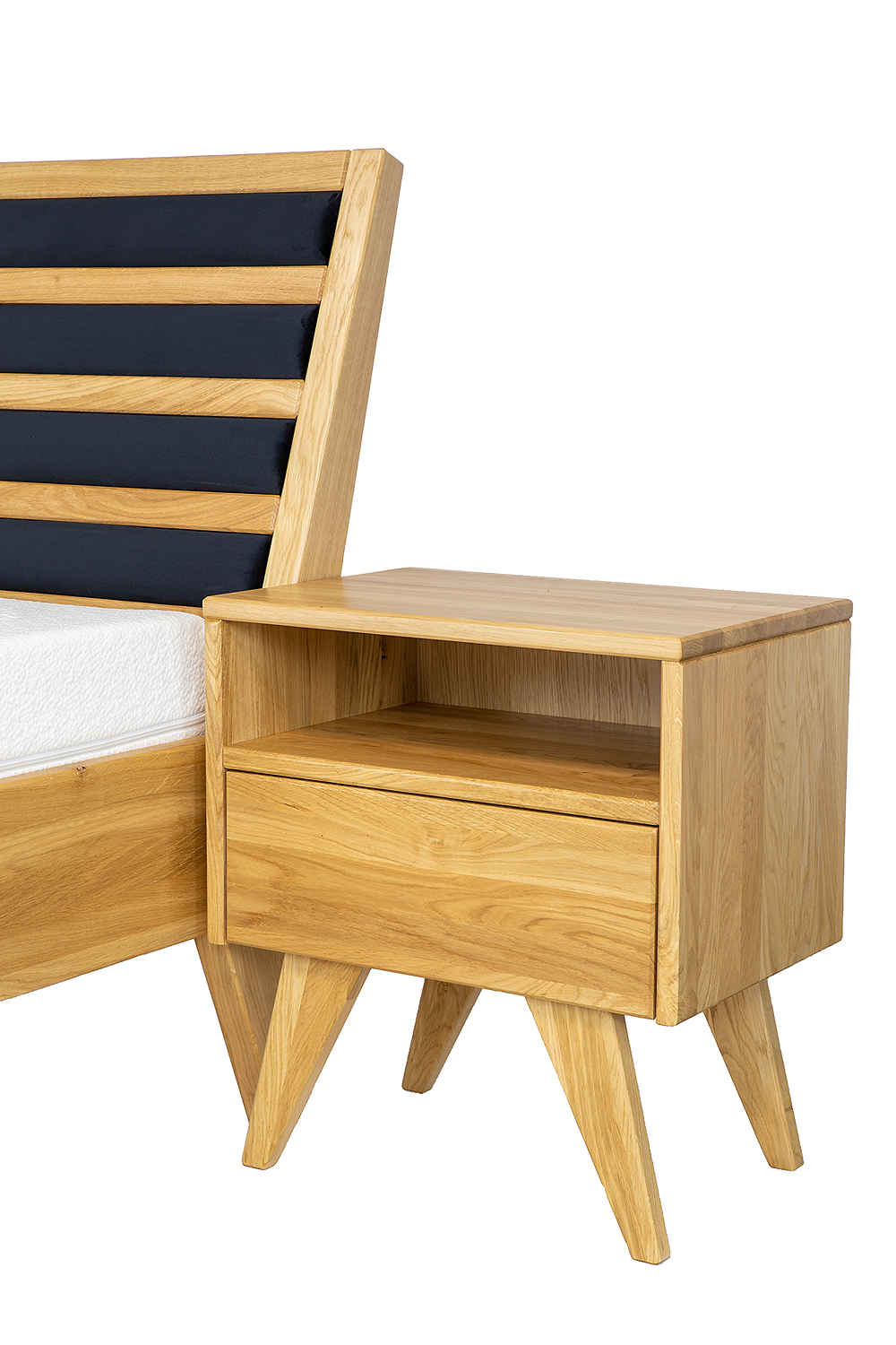 Drewmax LK302 180x200 cm dřevěná postel masiv dub dvojlůžko