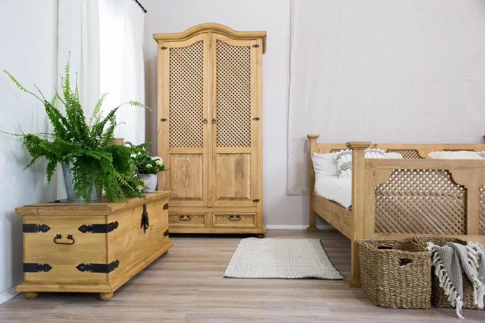 Drewmax SF809 skříň šatní masiv borovice rustikal