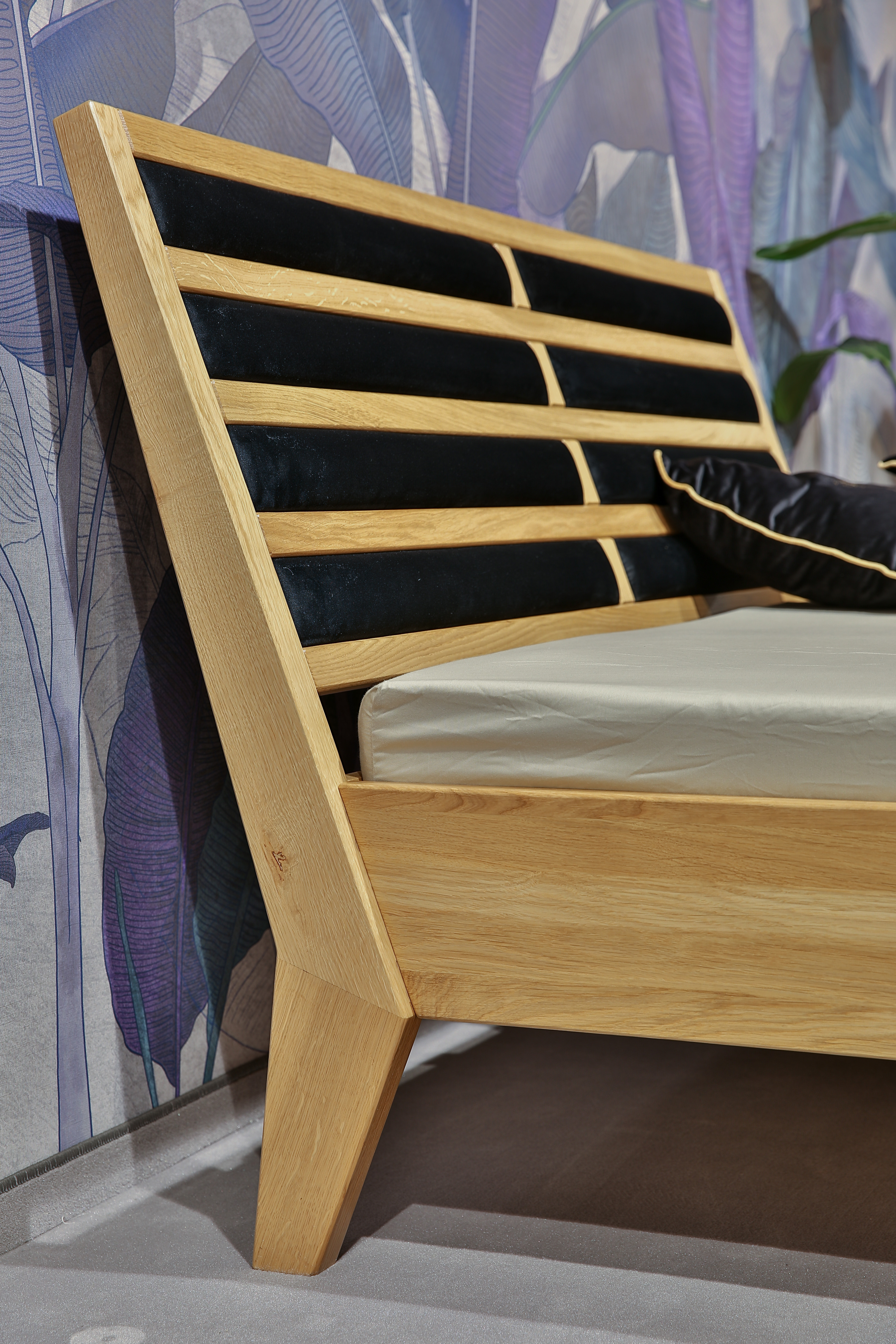 Drewmax LK402 120x200 cm dřevěná postel masiv buk dvojlůžko